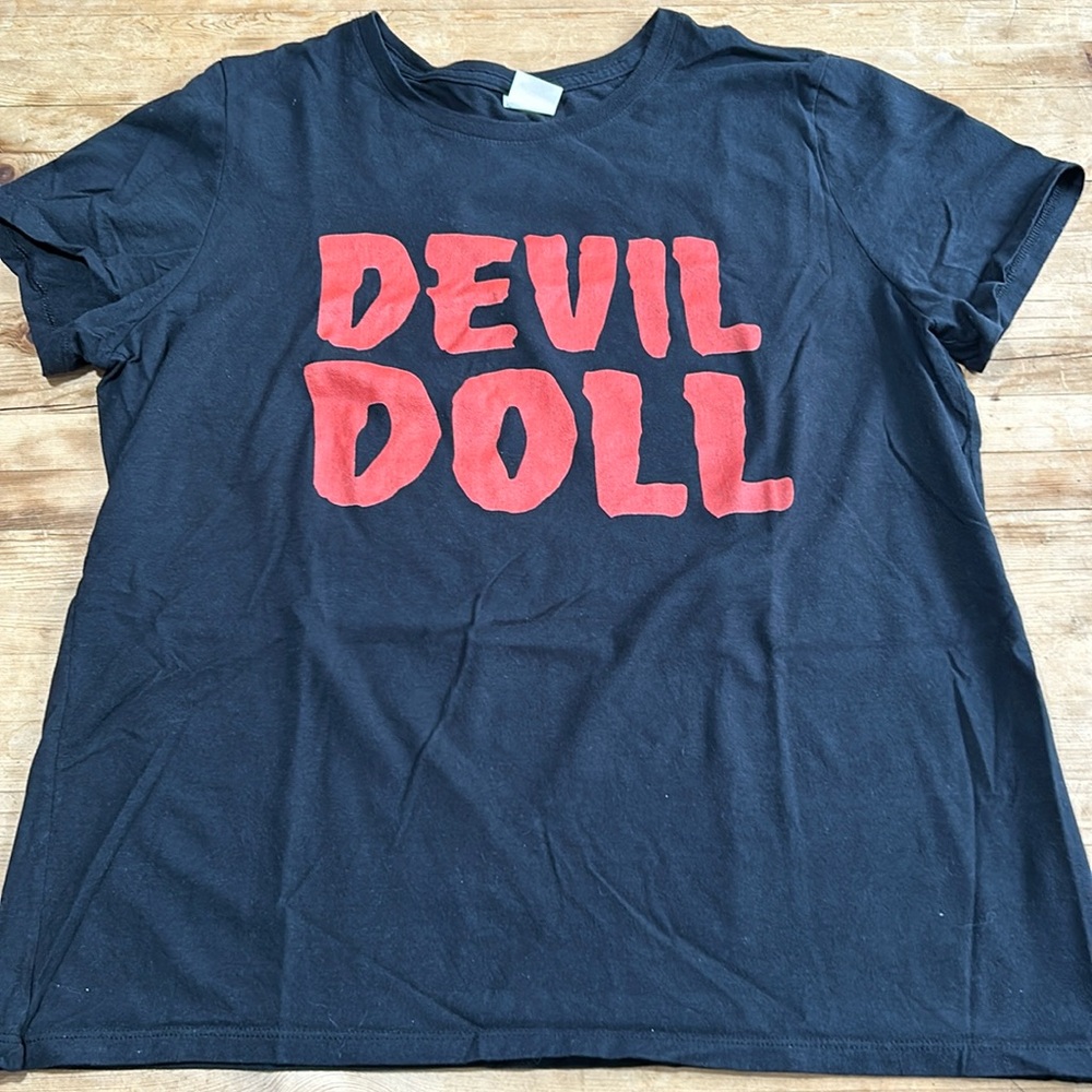 Devil Doll T Shirt Women’s L